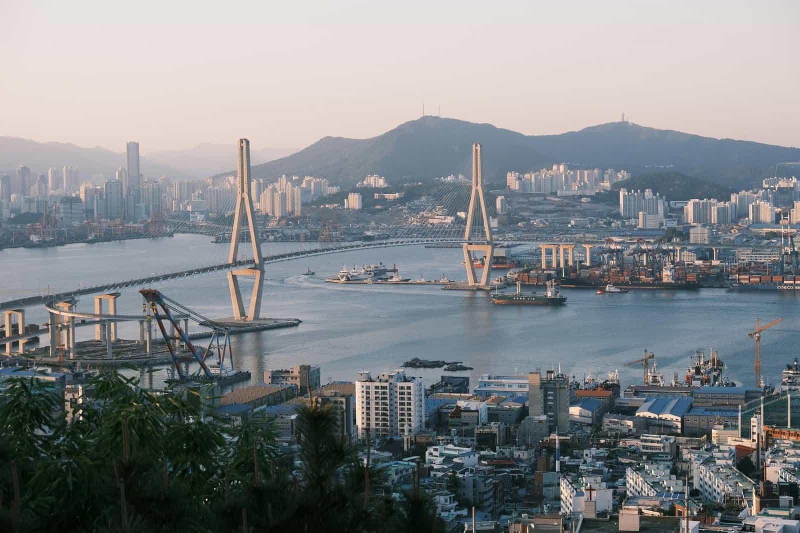 Bitcoins futures trading premiums drive its appeal, says K33 Research